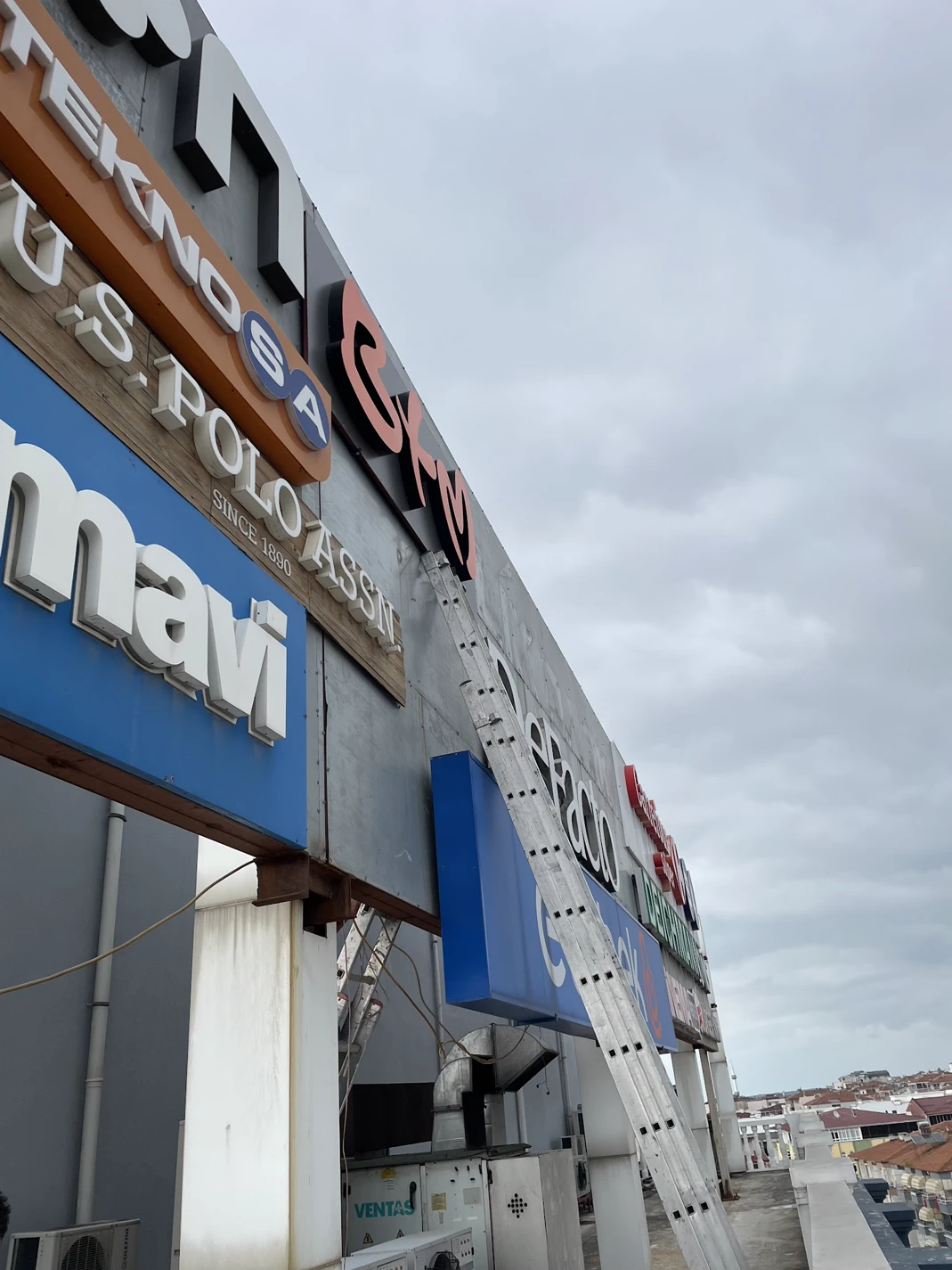 AVM Çatı Tabelaları Montajı ve Yüksek İrtifa Kurulum