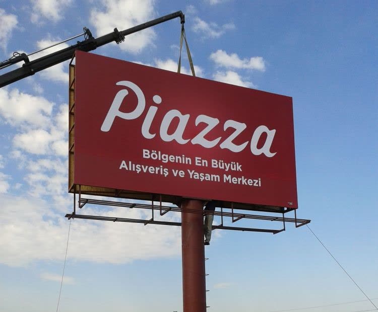 Piazza AVM dev totem tabela - Samsun yol kenarı reklam kulesi