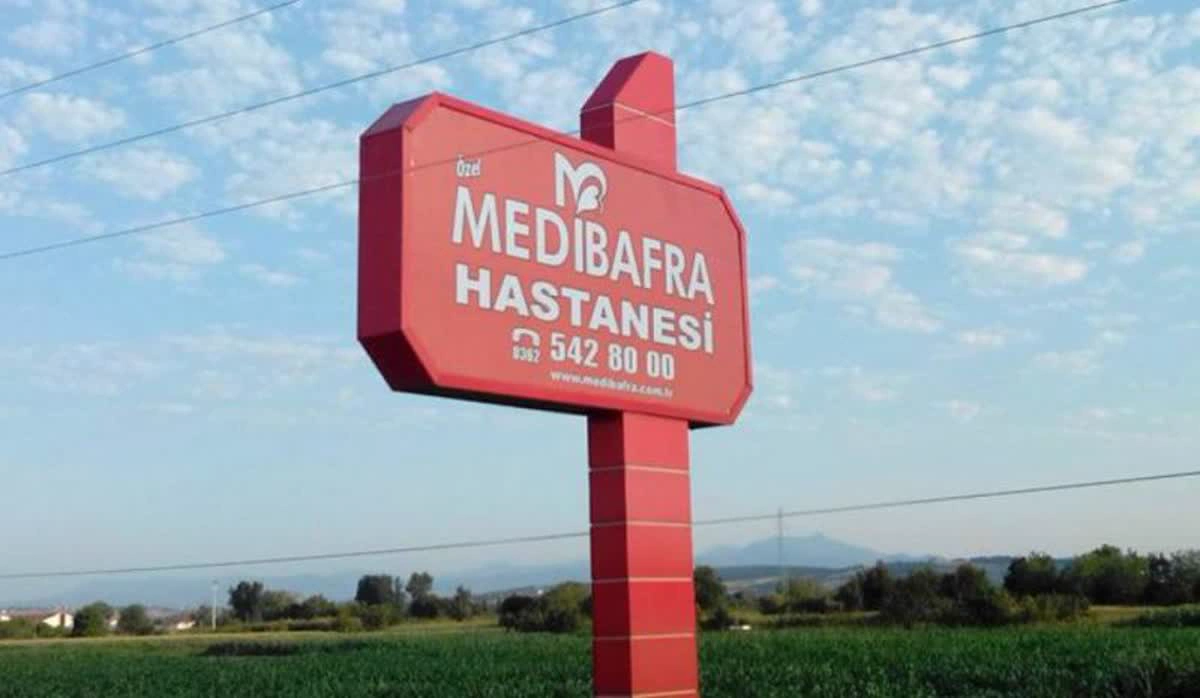 MediBafra Hastanesi Işıklı Totem Tabela