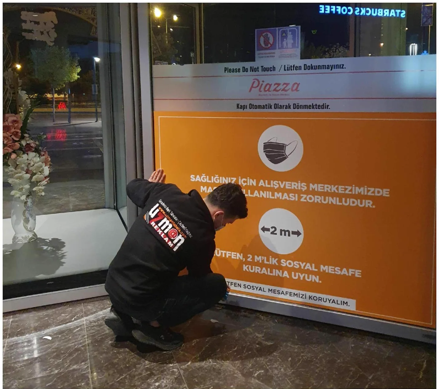 Piazza AVM Giriş Kapısı Cam Folyo Bilgilendirme Uygulaması